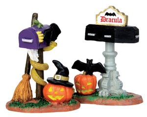
            
                Load image into Gallery viewer, Two monster themed mailboxes are set next to jack-o&amp;#39;-lanterns, one with a witch hat and the other with a bat on it, a witch broom, frog, Dracula sign, snake and frog. 
            
        